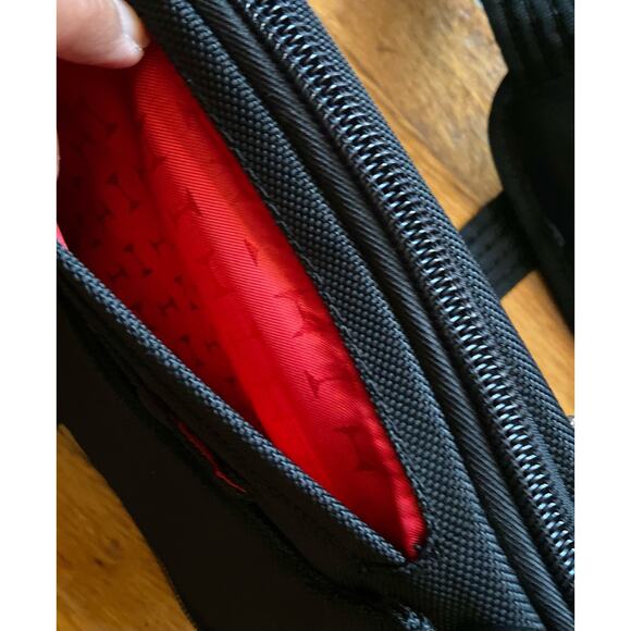 MOBIL IT Slim Black Expandable Tech Crossbody Bag sz OS - Picture 8 of 14